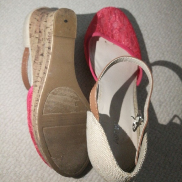 Apt. 9 Wedge Heels - Picture 6 of 7